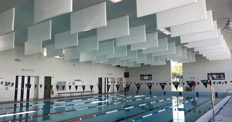 How to control echo reverberation in pools and schools